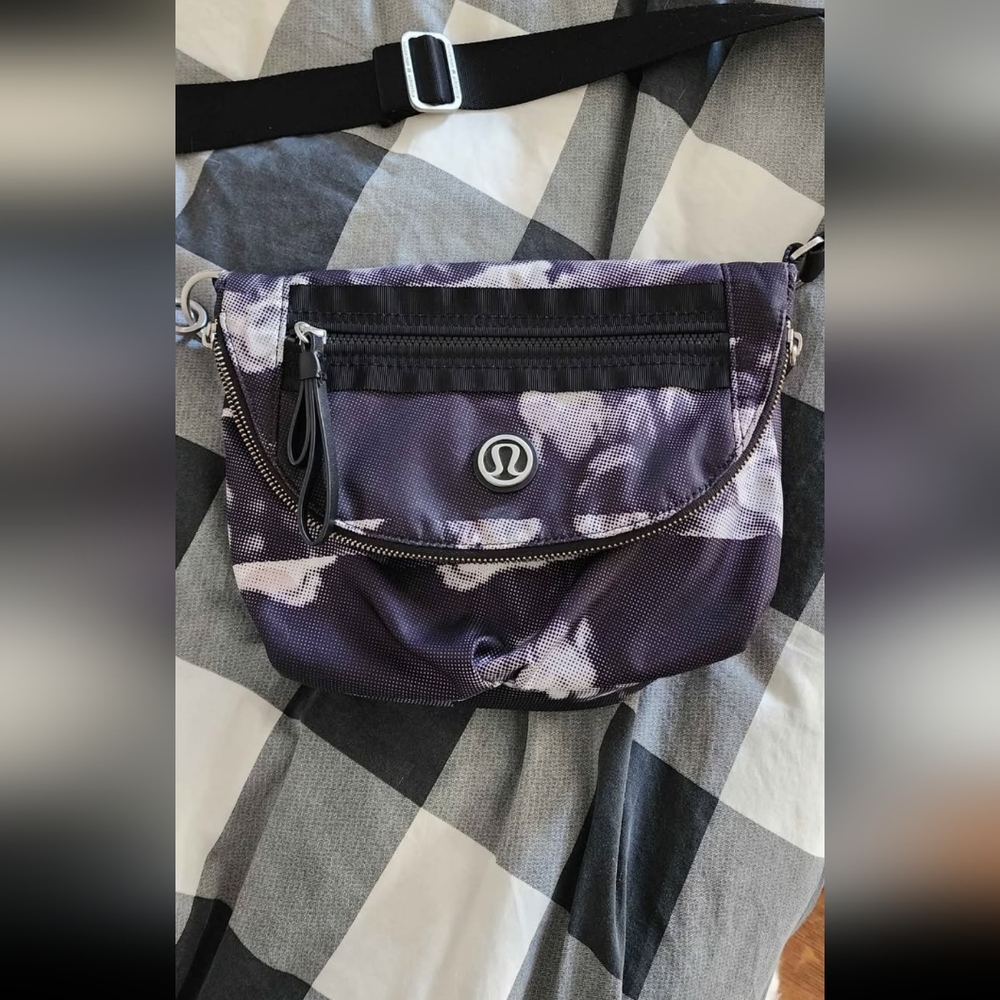 SOLD **** lululemon athletica Black and Purple Women's Bag